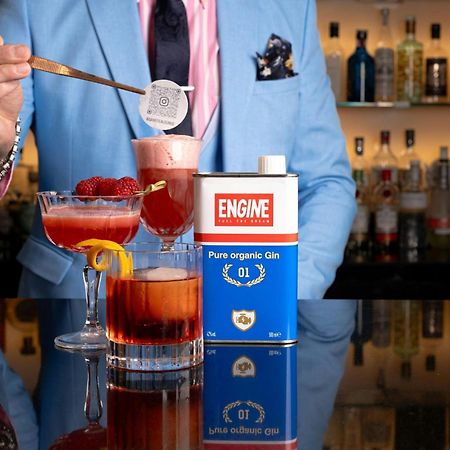 London Marriott Hotel Canary Wharf Екстер'єр фото Engine Gin