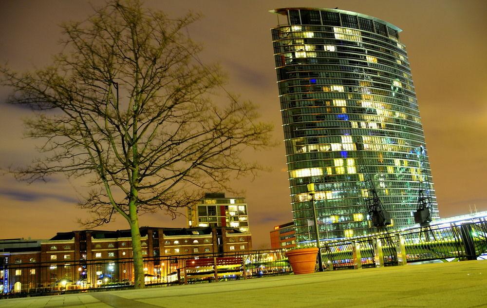 London Marriott Hotel Canary Wharf Екстер'єр фото The Arthouse, at the heart of the West End Quarter