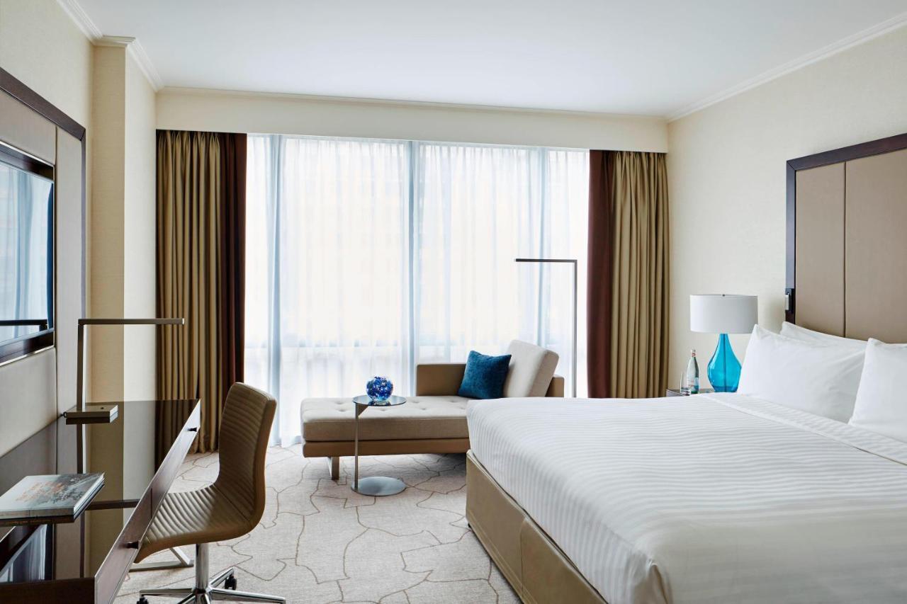 London Marriott Hotel Canary Wharf Екстер'єр фото A guest room at the Westin Palace, Madrid