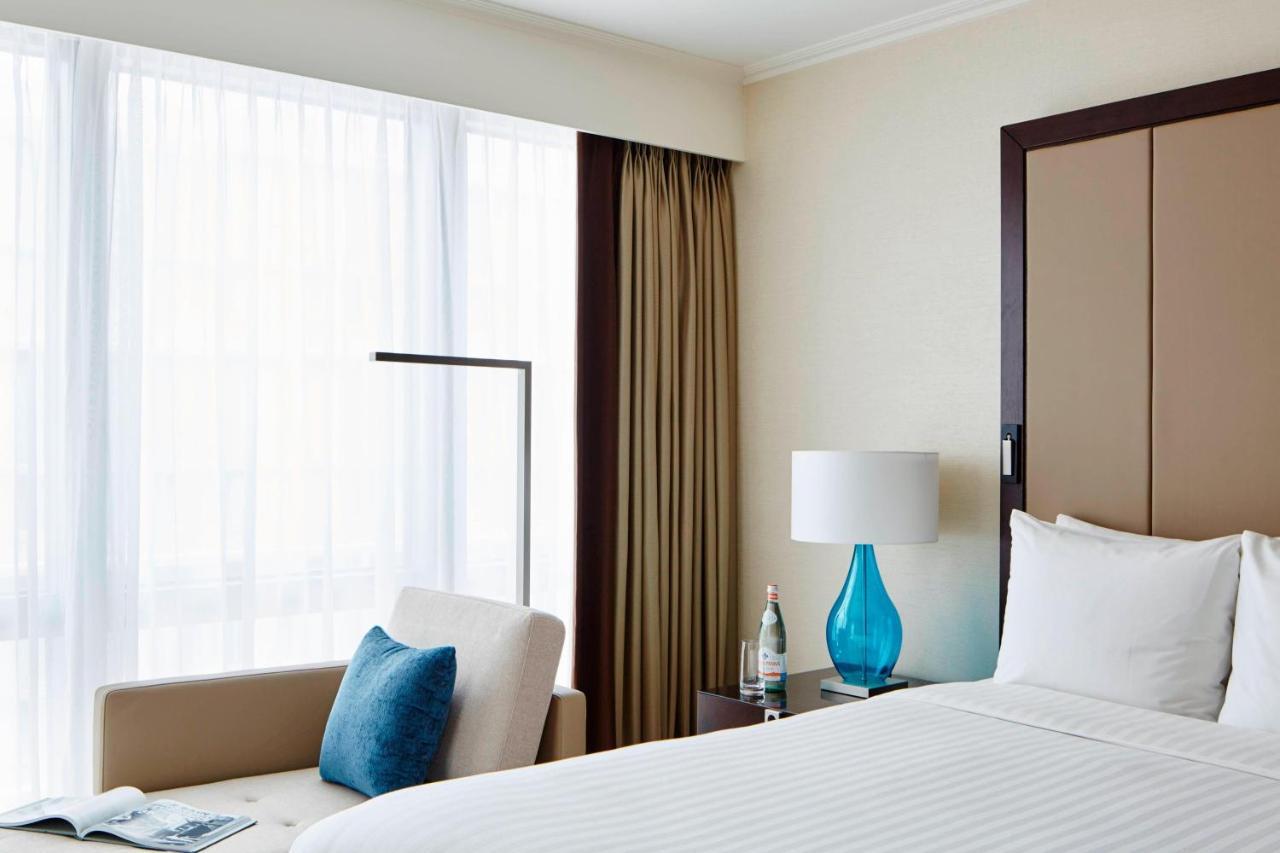 London Marriott Hotel Canary Wharf Екстер'єр фото A bedroom at the hotel