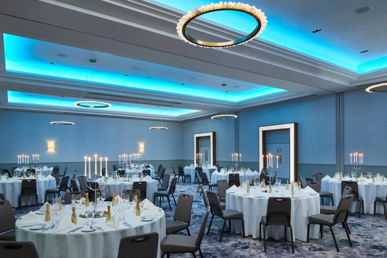 London Marriott Hotel Canary Wharf Екстер'єр фото The ballroom at the Hilton London Heathrow