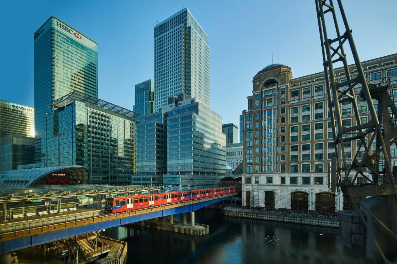 London Marriott Hotel Canary Wharf Екстер'єр фото The DLR at West India Quay
