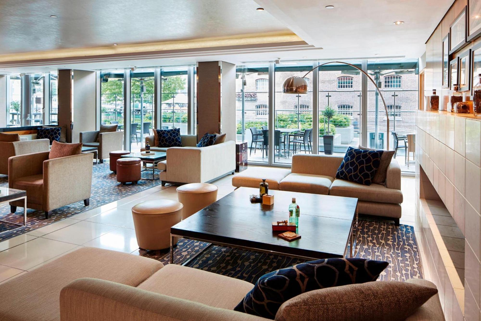 London Marriott Hotel Canary Wharf Екстер'єр фото The lounge at the hotel