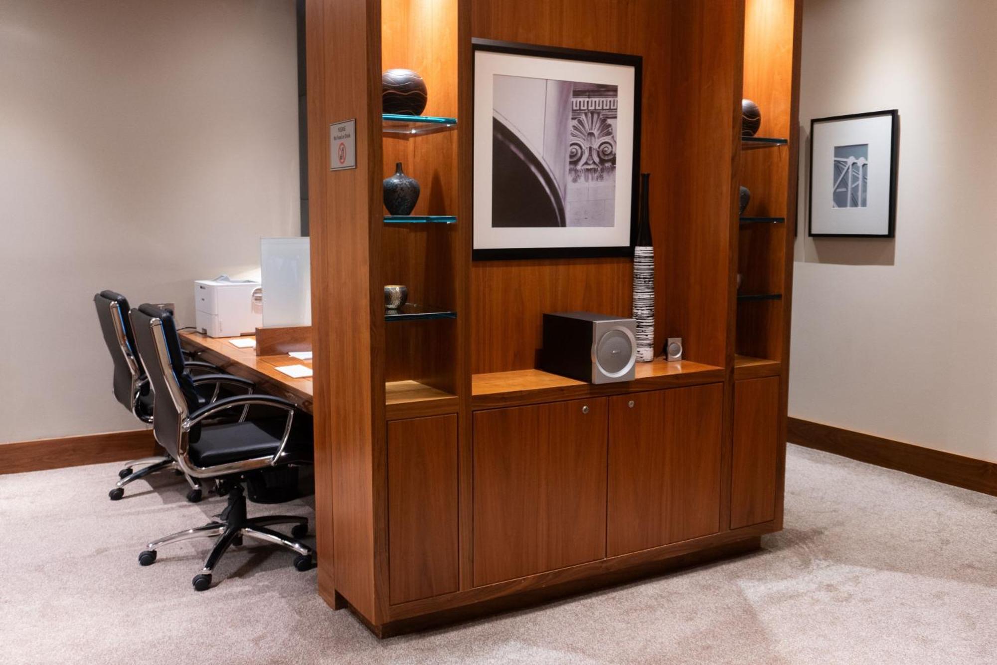 London Marriott Hotel Canary Wharf Екстер'єр фото A typical office at the airport