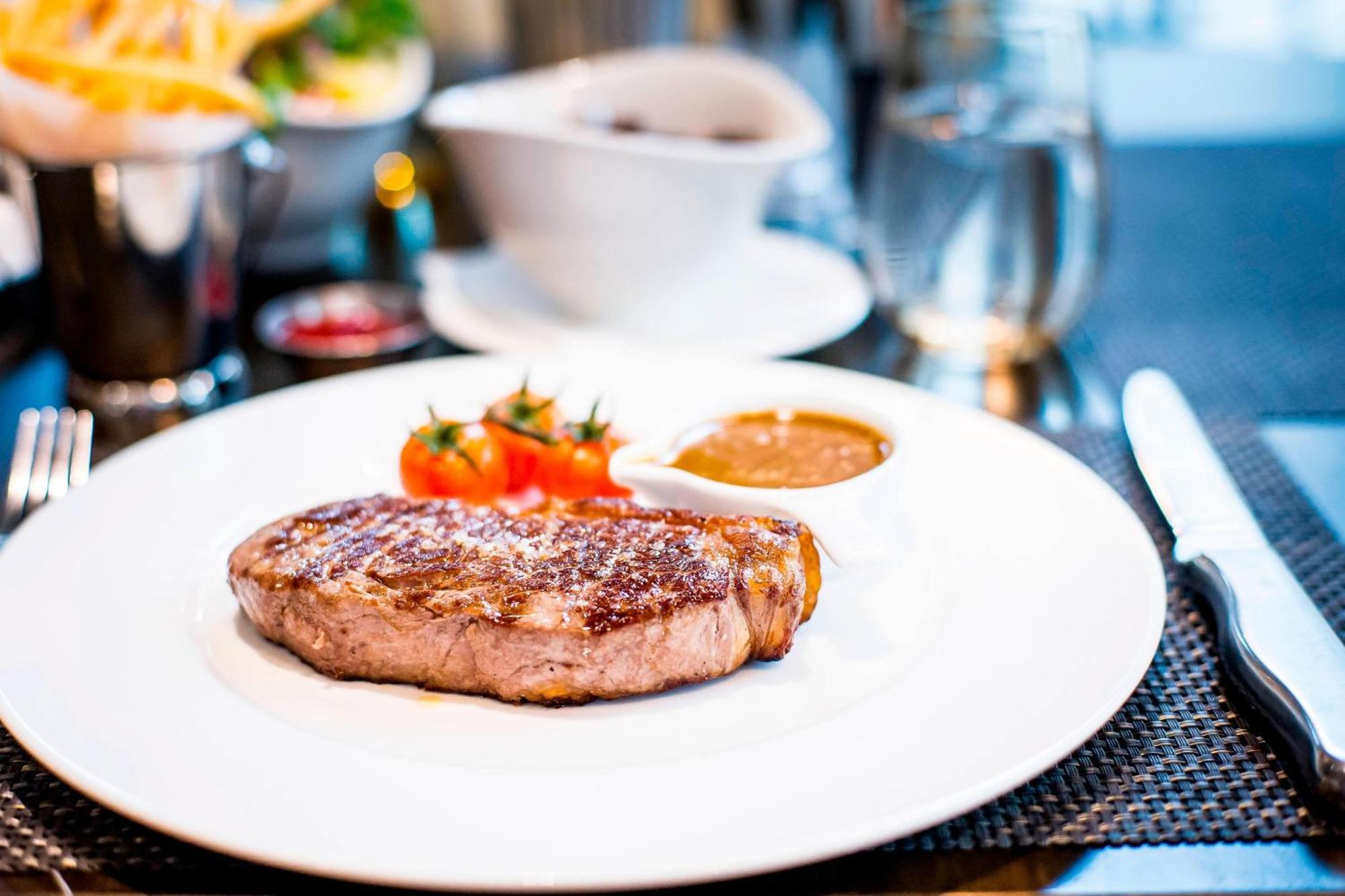 London Marriott Hotel Canary Wharf Екстер'єр фото A steak prepared in the French style